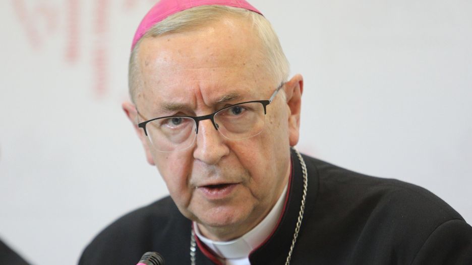 Abp Stanisław Gądecki krytykuje produkcje Netfliksa.