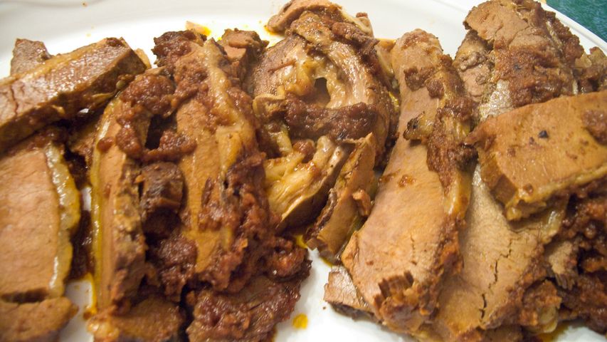 Duszony mostek wołowy (mięso i tłuszcz, II klasa mięsa)