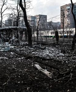 300-metrowy grób. Rosjanie wydobywają ciała mieszkańców z ruin teatru w Mariupolu