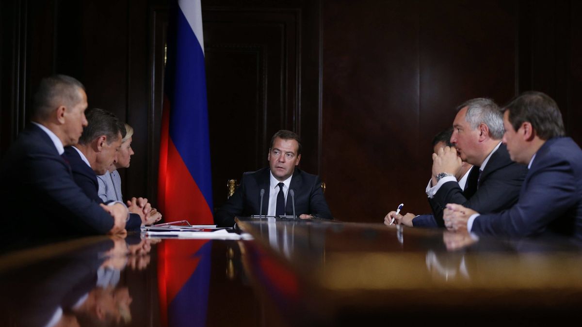 Narada Dmitrija Miedwiediewa z członkami jego gabinetu.