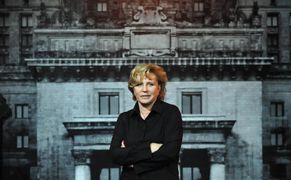 TVP 1 HD Biała bluzka