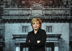 TVP 1 HD Biała bluzka