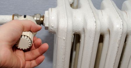 Ustaw pokrętło kaloryfera w tej pozycji. Jesienią sobie podziękujesz