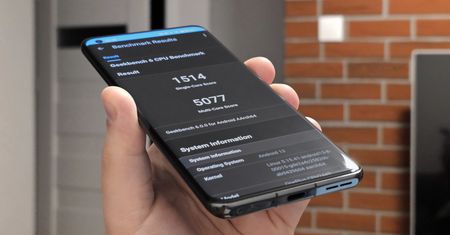 Snapdragon 8 Gen 3 dostanie solidnego kopa. Nowe rdzenie Arm ujawnione