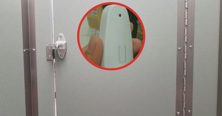 Nie rozbieraj się, gdy zauważysz taki wieszak. Od razu wyjdź