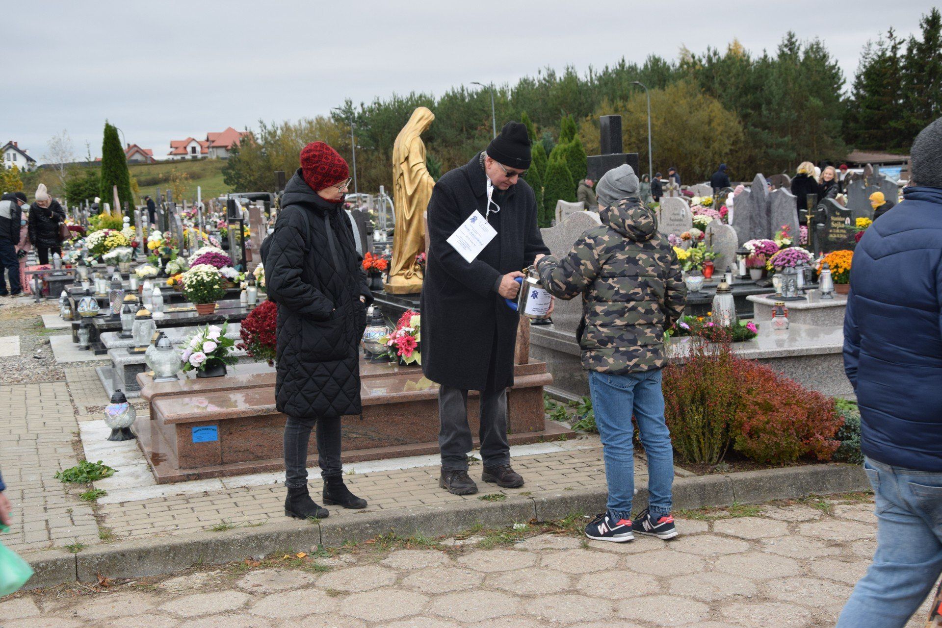 Zeszłoroczna zbiórka, podczas której zebrano blisko 17 tys. zł. Za te pieniądze odnowiono 4 groby