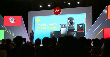 Moto Z2 Play na zdjęciu prasowym