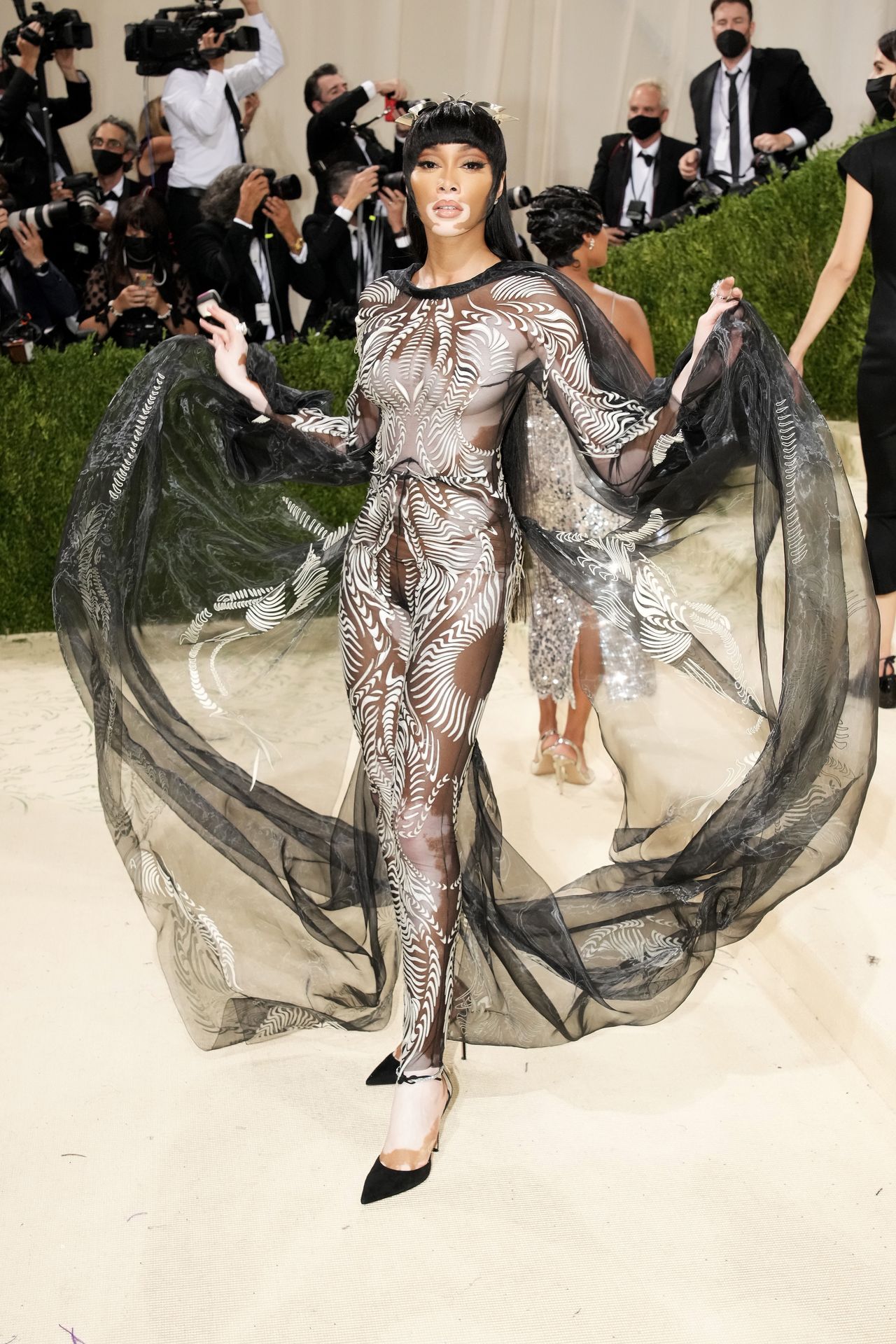 Winnie Harlow w kreacji Iris van Herpen