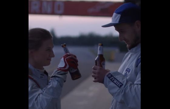 Małgorzata Rdest i Pasha promują piwo Żywiec 0,0% (wideo)