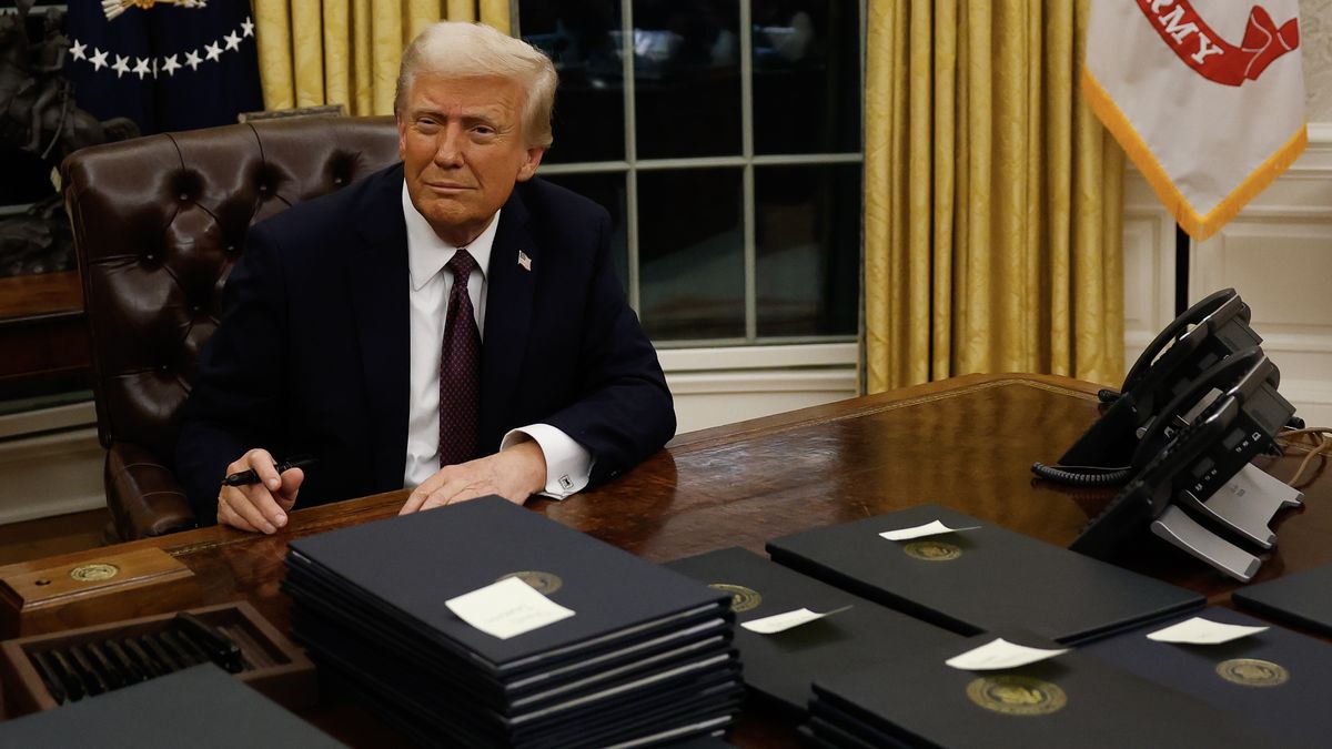 WASHINGTON, DC - JANUARY 20: President Donald Trump signs executive orders in the Oval Office on January 20, 2025 in Washington, DC.  Trump takes office for his second term as the 47th president of the United States. (Photo by Anna Moneymaker/Getty Images)