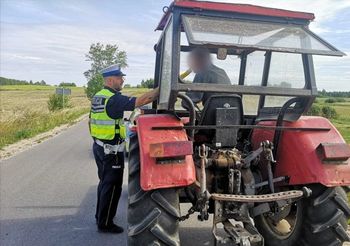 Pijany traktorzysta zatrzymany. 4,5 promila i cała lista przewinień