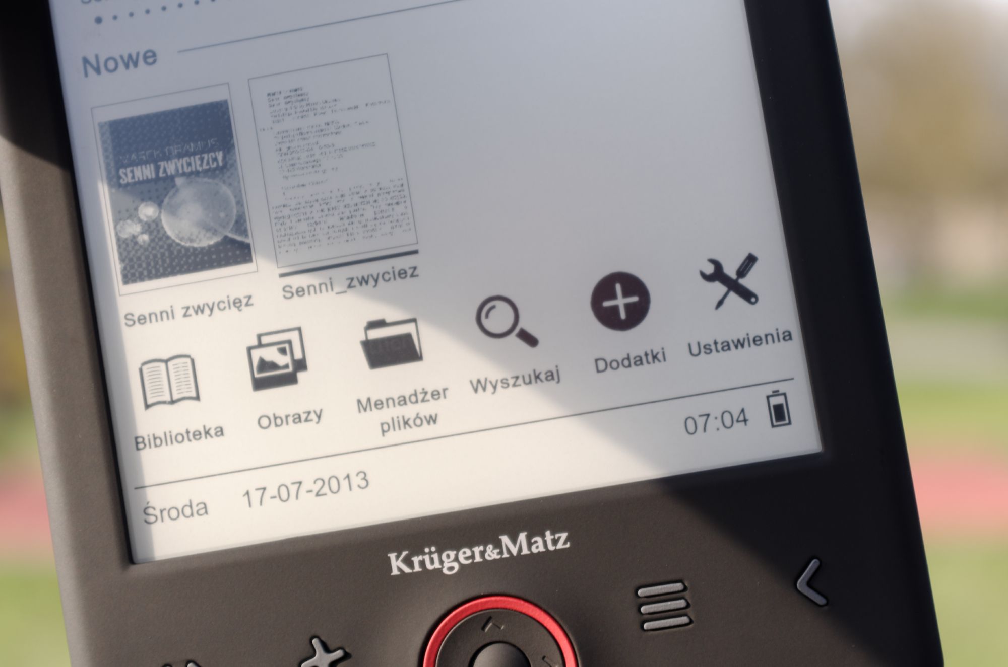 Test niedrogiego czytnika Krüger&Matz dla minimalistów i do szkoły 6