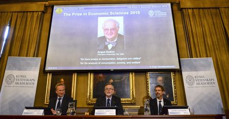 Ekonomiczna nagroda Nobla przyznana. Za analizę ubóstwa i dobrobytu