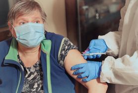 Trzecia dawka szczepienia przeciw COVID-19. Dr Grzesiowski: Jest to krok wyprzedzający ze względu na obecny trend (WIDEO)