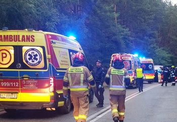 Kurzyna Mała: Tragiczne zderzenie. Nie żyje 24-latek, pięć osób trafiło do szpitali