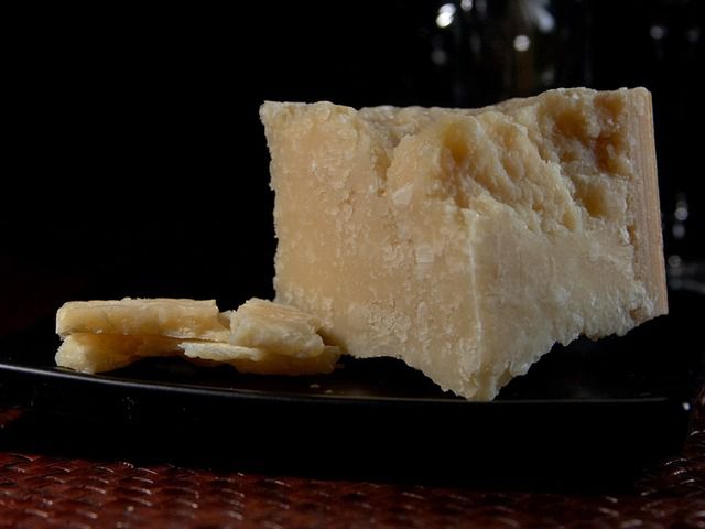 Produkcja podróbek parmezanu na świecie wyższa od ilości oryginalnego sera