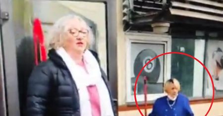 "Pani sprzątająca" bohaterką sieci. Nie przyjęła dużego prezentu