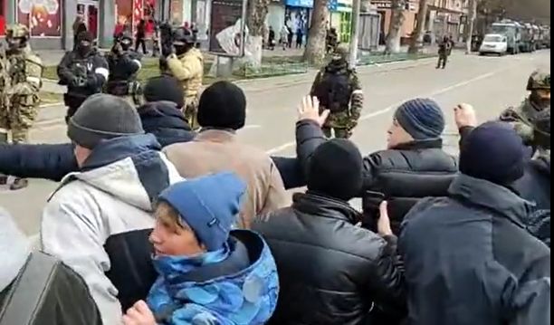 Mieszkańcy podbitego Chersonia nie poddają się. Trwają protesty