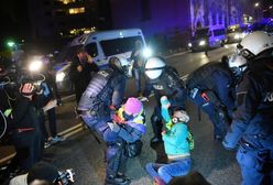 Strajk kobiet w Warszawie. Media: szef stołecznej policji nakazał usuwanie protestujących siłą