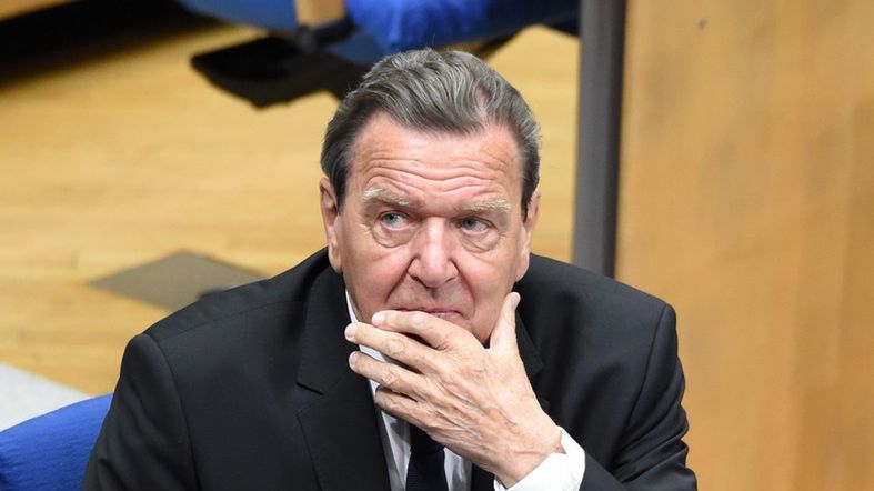 - Wejście naszego byłego kanclerza do rady dyrektorów Rosnieftu jest brudnym interesem- powiedział Ulrich Delius.