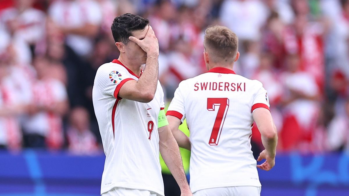 Getty Images / Robbie Jay Barratt - AMA / Na zdjęciu: Robert Lewandowski i Karol Świderski.