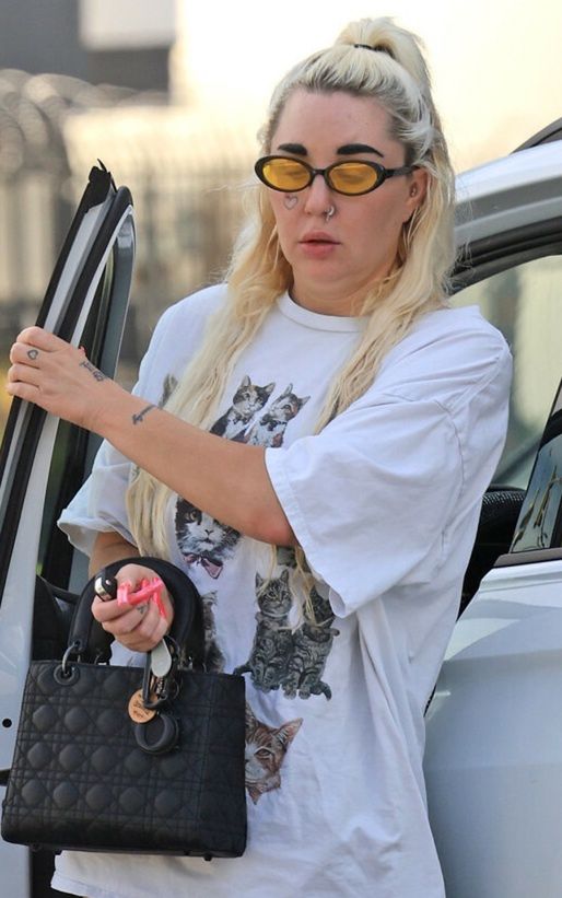 Odchudzona Amanda Bynes wybiera się na zakupy w Los Angeles