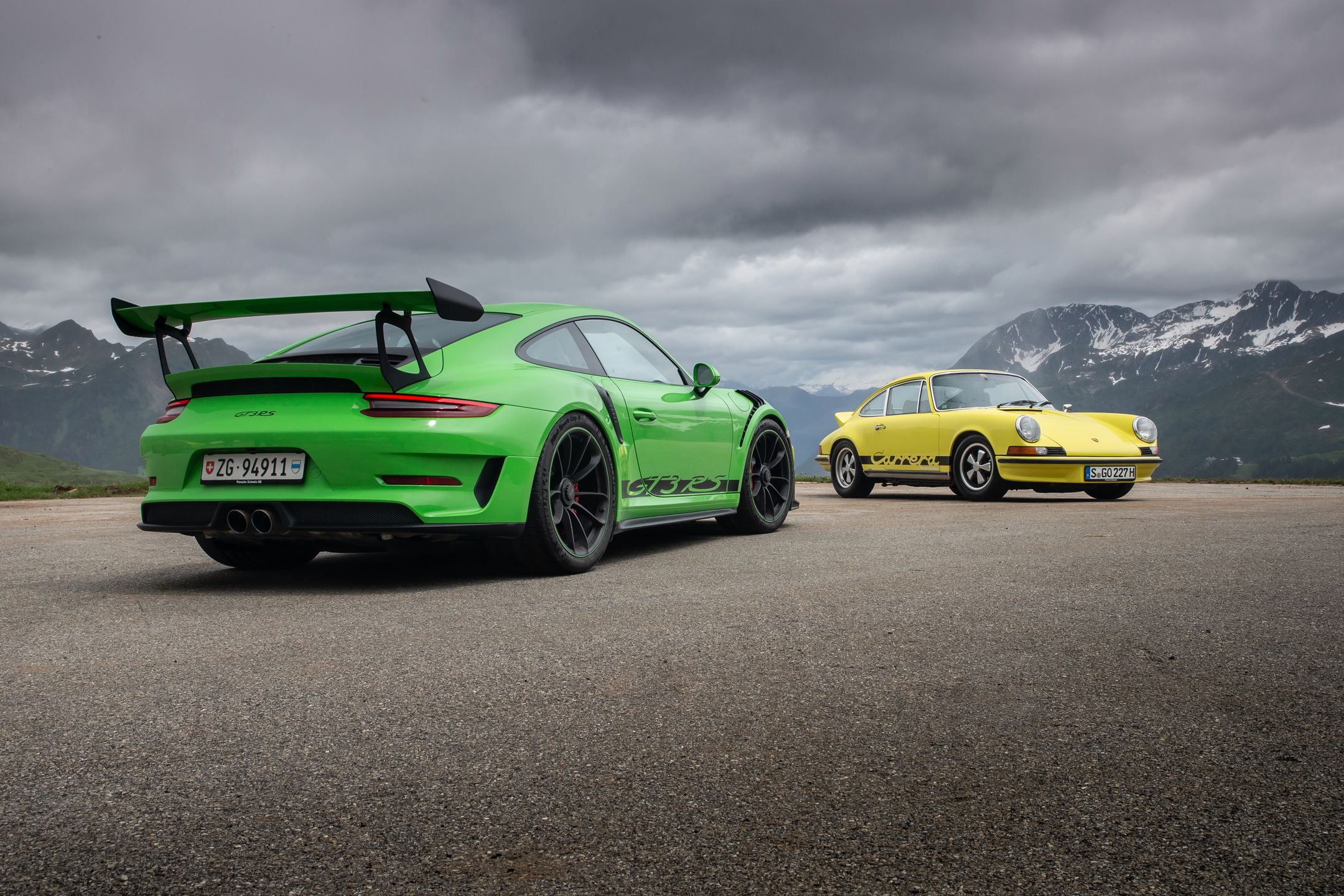 Porsche 911 Carrera RS 2.7 dała początek nowej formie 911 - modeli wyprodukowanych z myślą o wyścigach, ale dostępnych dla zwykłych kierowców