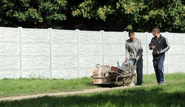 Romowie z Koszyc oddzieleni murem