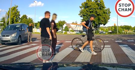 Ludzie aż wyszli z aut. Incydent na przejściu w Malborku