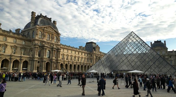 Skok na Luwr: jak skradziono klejnoty za 102 miliony dolarów