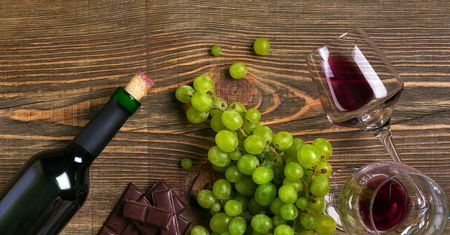 Dieta przeciwzapalna. Na niej możesz pić wino i jeść czekoladę