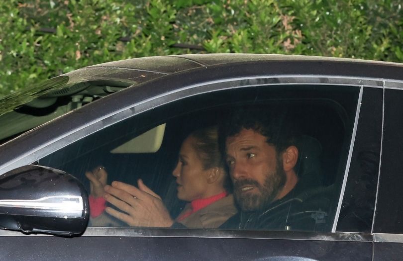 Jennifer Lopez i Ben Affleck wymieniają czułości w drodze do restauracji