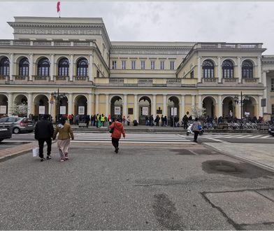 Koronawirus. Kolejny dzień szczepień. W Warszawie gigantyczna kolejka [ZDJĘCIA]