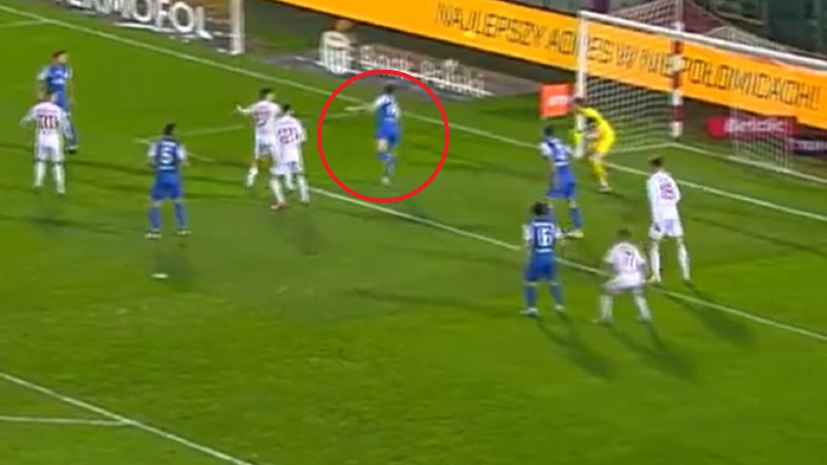 Twitter / Canal+ Sport / Na zdjęciu: niefortunna interwencja Craciuna