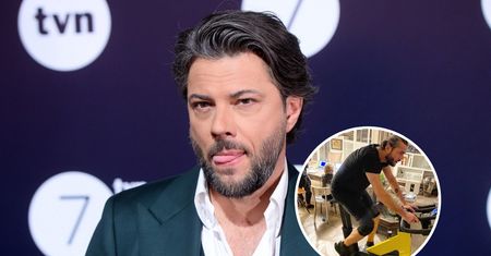Olivier Janiak pokazał, jak wygląda zdalne nauczanie u niego w domu. "Byle jak najdalej"