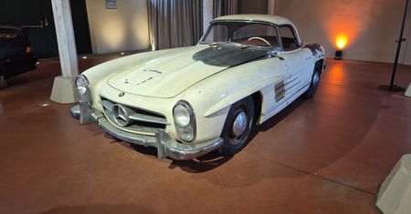 Bezcenny Mercedes 300 SL idzie na sprzedaż. W środku poczułem zapach starej stodoły