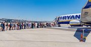 Ryanair wprowadza zakaz wnoszenia alkoholu na "imprezowych trasach"