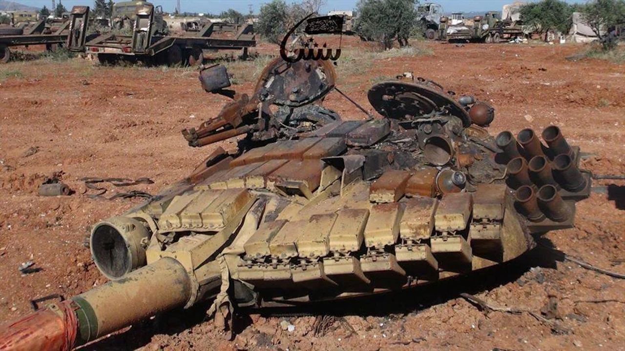 Wieża zniszczonego czołgu T-80 - zdjęcie ilustracyjne