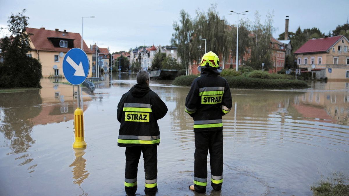 Mężczyzna szczepił pogorzelców. Podawał się za medyka