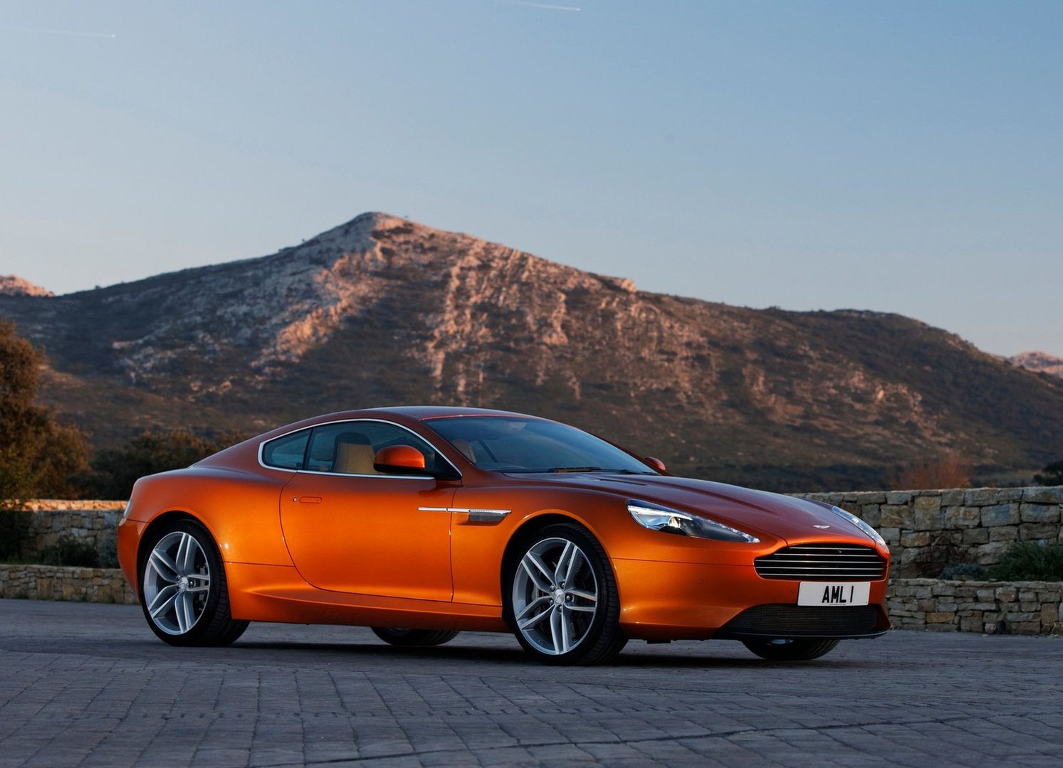 Aston Martin Virage
