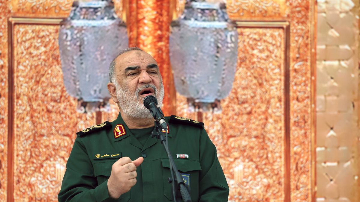 (FILE) -Islamic Revolutionary Guard Corps (IRGC) head Hossein Salami delivers a speech during a ceremony marking the first death anniversary of late Iranian President Ebrahim Raisi, in Tehran, Iran, 15 May 2025 (re-issued 13 June 2025). IRGC Commander Hossein Salami has been killed in an Israeli strike, according to Iranian Sate media. EPA/ABEDIN TAHERKENAREH Dostawca: PAP/EPA.