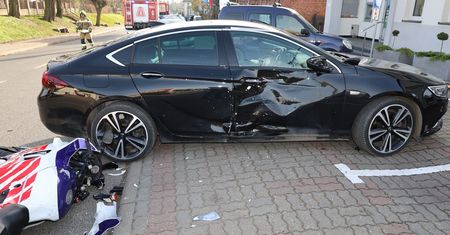 Groźny wypadek w Radziejowie. Motocyklista w szpitalu po zderzeniu z oplem