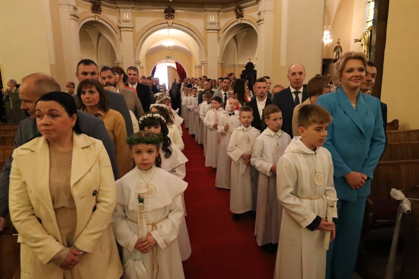 W tym ważnym dniu dzieciom towarzyszyły rodziny, najbliżsi i znajomi