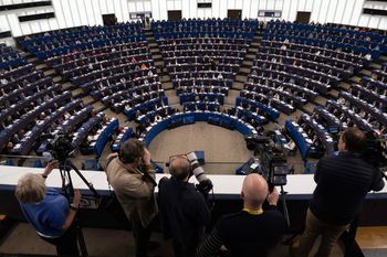 Spór o Grenlandię wyciszony. PE o powrocie do umowy handlowej z USA