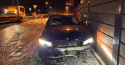 Zwierzyna: Kierujący BMW skasował znaki i uderzył w ogrodzenie. Porzucił rozbite auto
