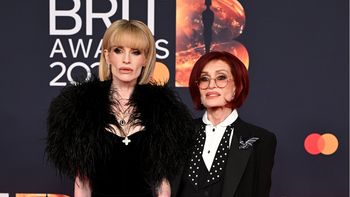 Powoli trudno je rozpoznać! Sharon i Kelly Osbourne na Brit Awards 2026