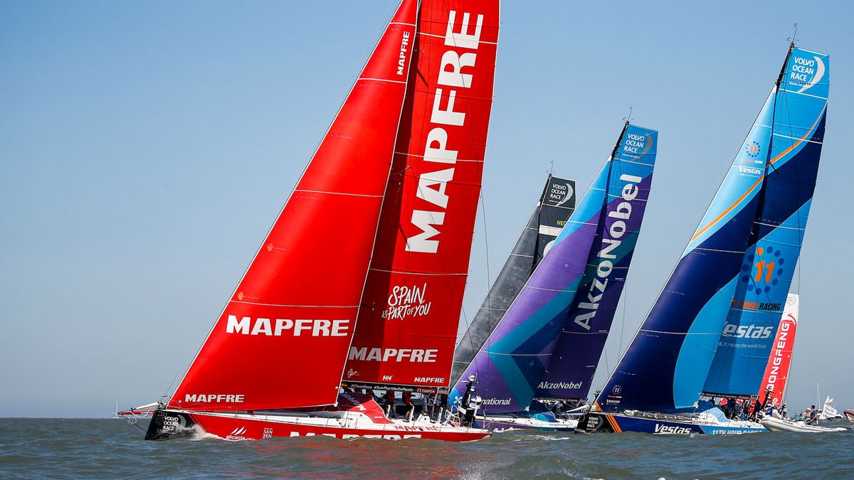 Materiały prasowe / Pedro Martinez / Volvo Ocean Race / Na zdjęciu: Załoga jachtu MAPFRE na prowadzeniu podczas regat Volvo Ocean Race