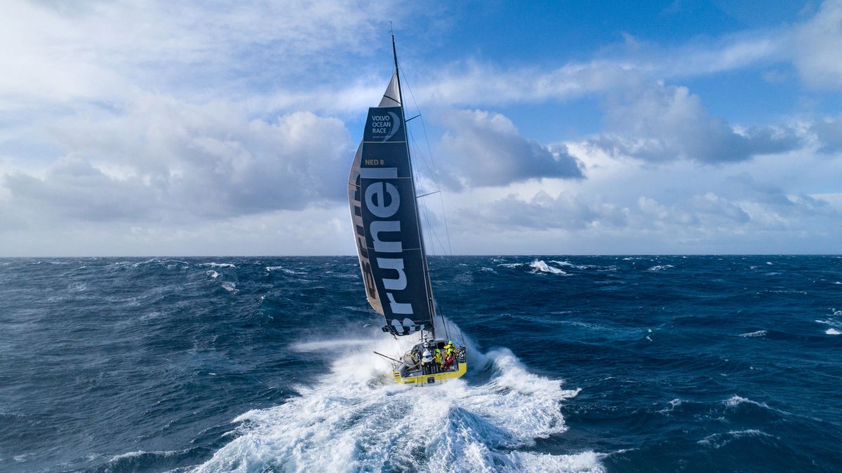 Zdjęcie okładkowe artykułu: Materiały prasowe / Yann Riou / Volvo Ocean Race / Na zdjęciu: Jacht załogi Team Brunel podczas Volvo Ocean Race