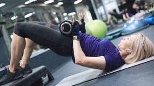 Masz ponad 60 lat? Same spacery nie wystarczą, by wzmocnić kości