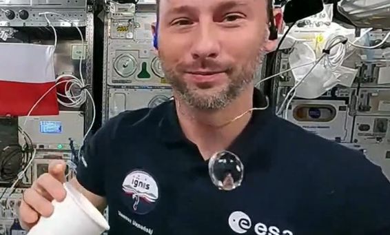 Polak łączy się z kosmosu. Odpowiedział na kilka pytań